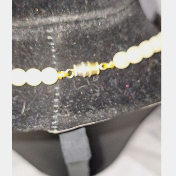 A Vintage Faux Pearl Necklace Grandmacore Mid-Century Elegance - Picture 5 of 7